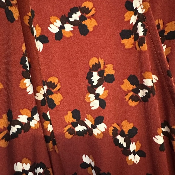 Banana Republic Burgundy Floral Wrap Blouse Size Medium - Picture 5 of 7